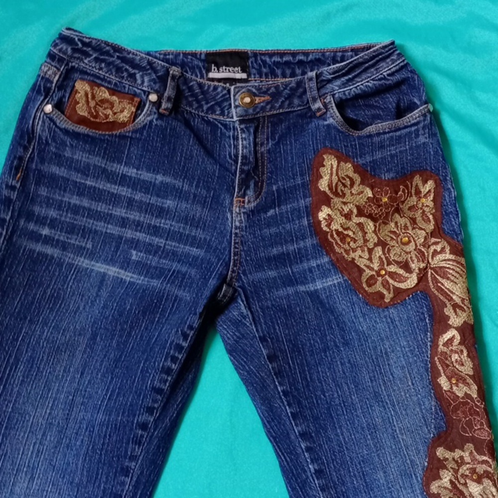 B Street Blue Bootcut Jeans w/ Brown Floral Lace Detail | Size 8 - Picture 4 of 16